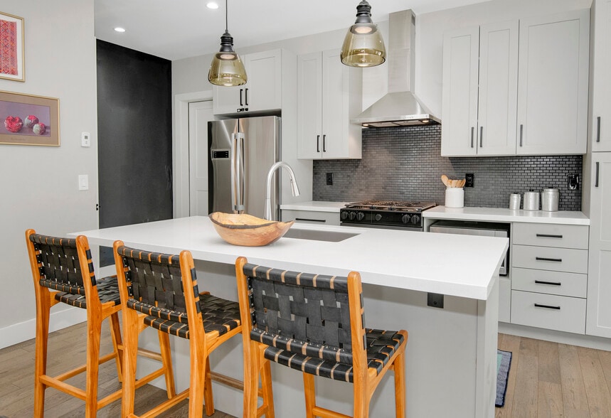 Building Photo - 1133 Main St