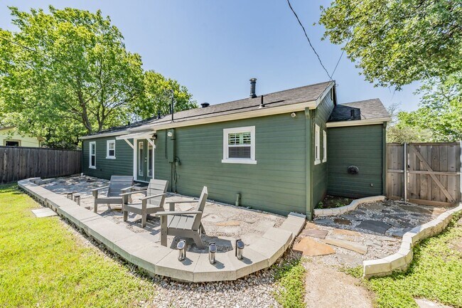 Building Photo - 2157 W Lotus Ave