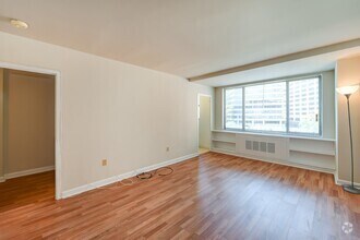 Building Photo - Spacious & Bright Studio at River Place North