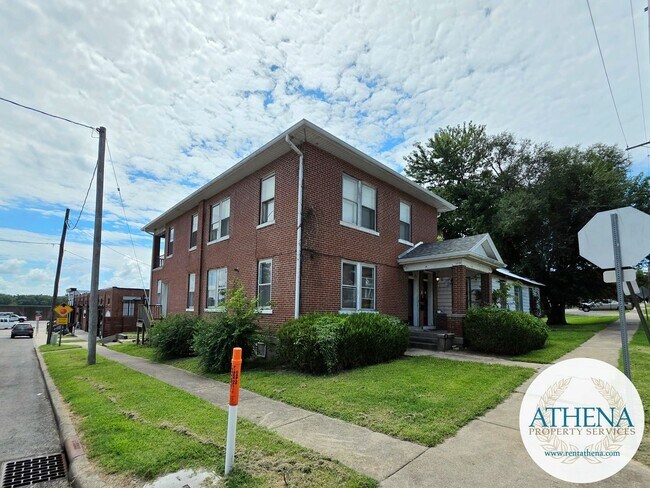 Building Photo - 200 S Spanish St