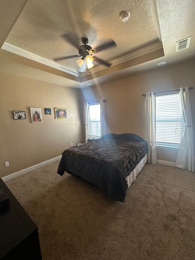 Building Photo - Stunning 4 Bed 2 Bath Home! Parkview Schoo...