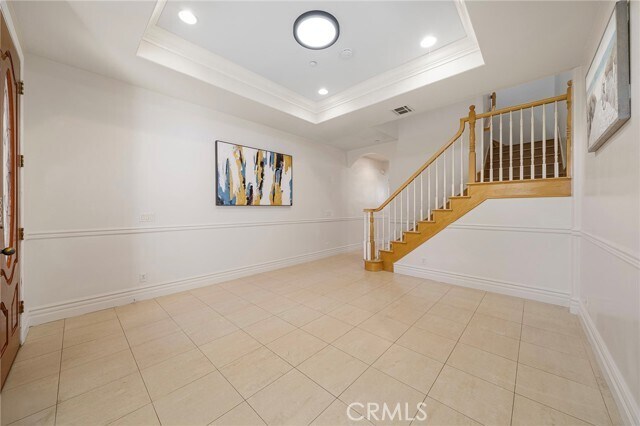 Building Photo - 527 S 5th Ave