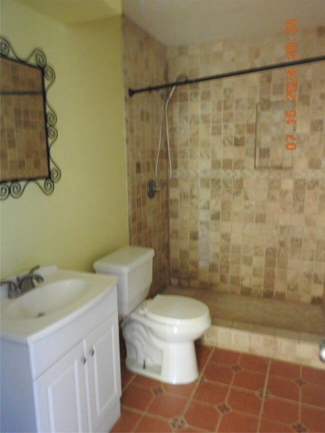 Building Photo - 34819 Lake Point