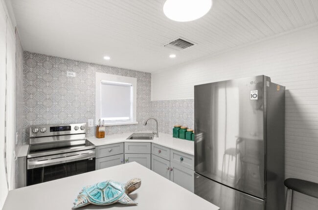 New Kitchen - 3477 Hibiscus St