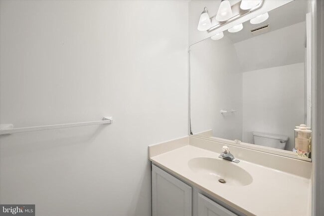 Building Photo - 20 Tenby Ct