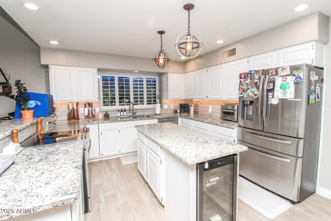 Building Photo - 907 E San Remo Ave