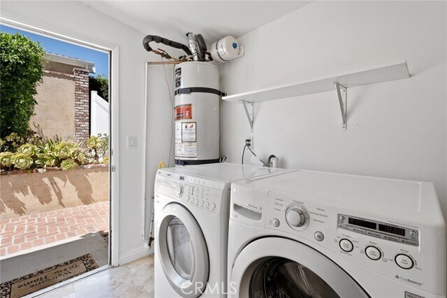 Building Photo - 20300 Oxnard St