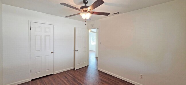Building Photo - 1021 Buckeye Dr