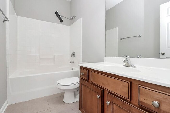 Building Photo - Gorgeous 3BD/2.5BA Craftsman Style Home in the Westmoreland Community!