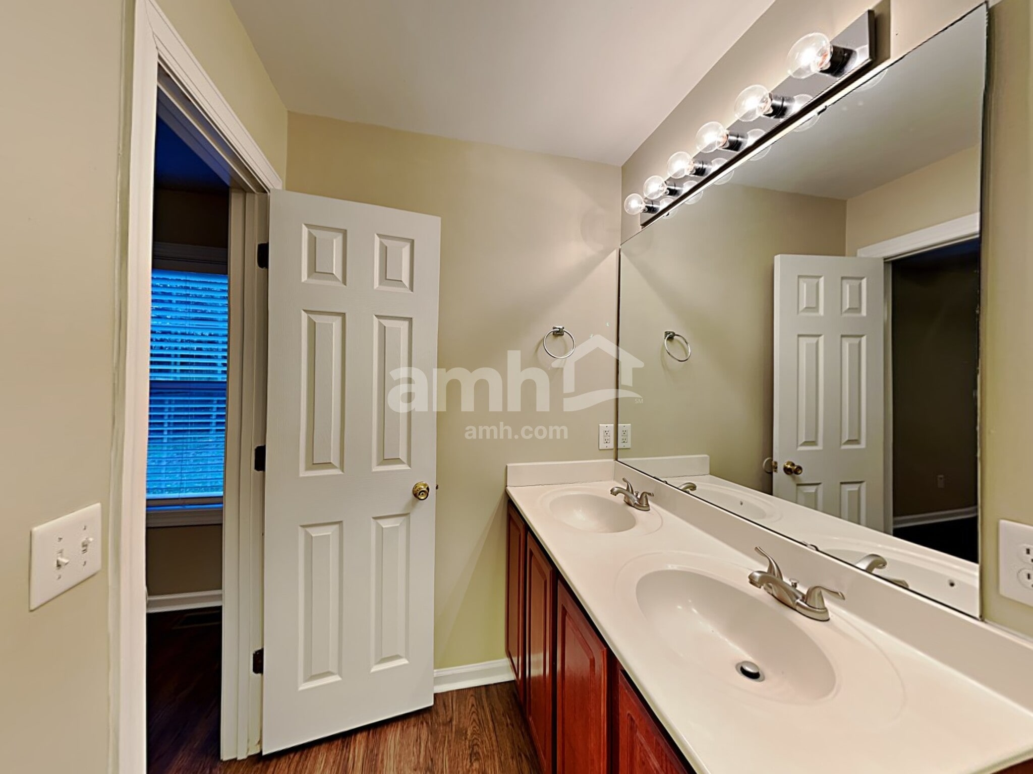 Building Photo - 1009 Loch Lomond Cir