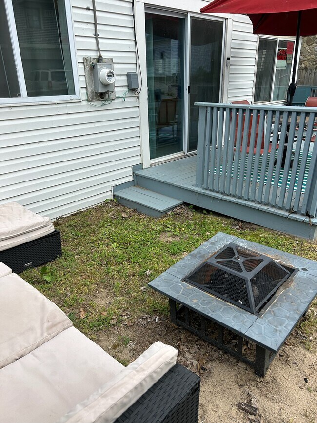 Building Photo - 1017 S Shore Dr