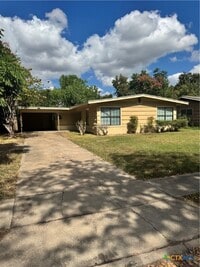 Building Photo - 902 Fern Ln