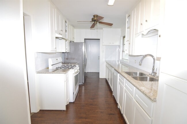 Building Photo - 1403 Elton St