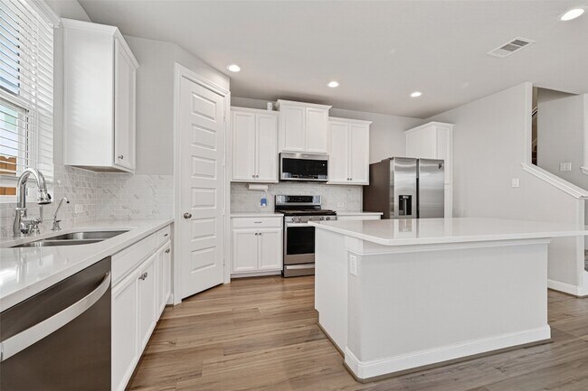 Building Photo - 3103 Little Gem Ln