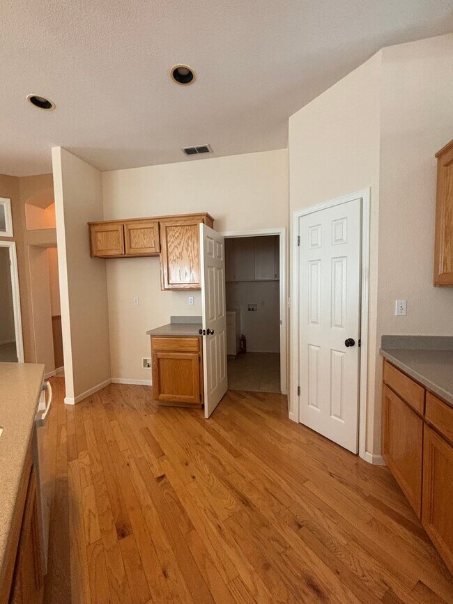 Building Photo - BEAUTIFUL 4-BEDROOM HOME IN ELK GROVE!!