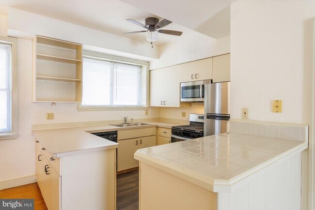 Building Photo - 2331 N 58th St