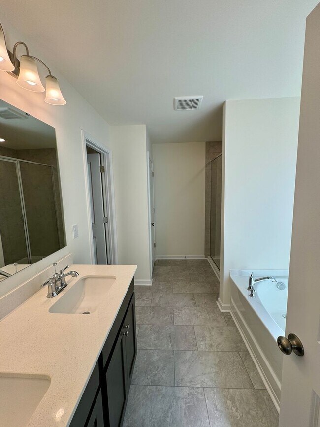 Building Photo - Beautiful 3BR/2.5 Bath in Union County.