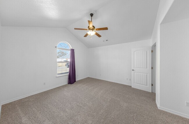 Building Photo - Are you looking for a short term rental. Look No further!!