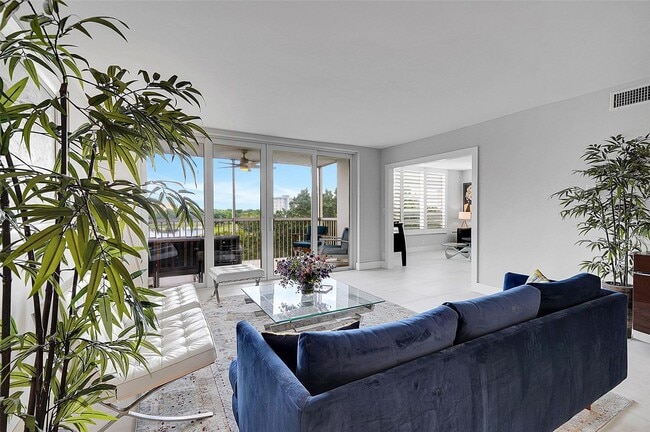 Building Photo - 3051 N Course Dr