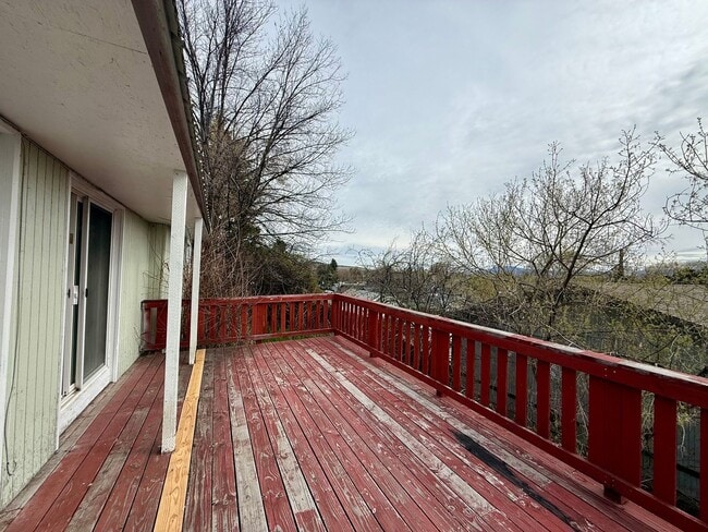 Building Photo - 107 Adams Ave