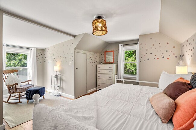 Building Photo - 6 Elwyn Rd