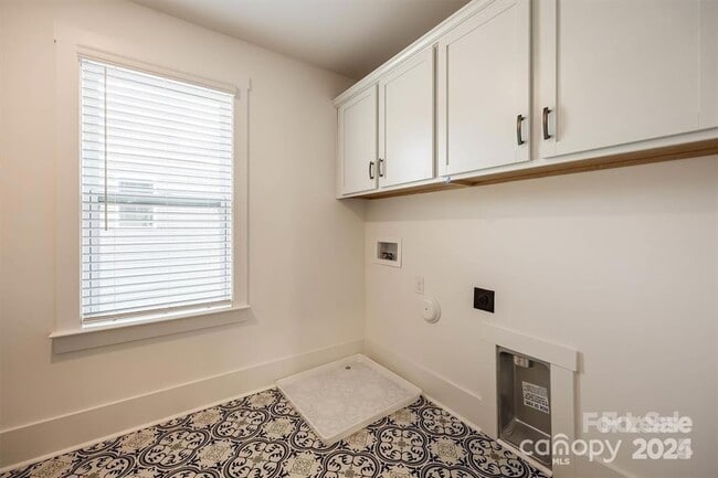 Building Photo - 1233 Eastway Dr