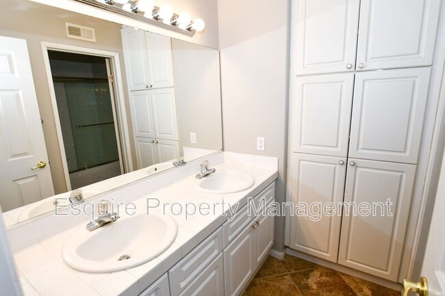 Building Photo - 508 Via Marquesa
