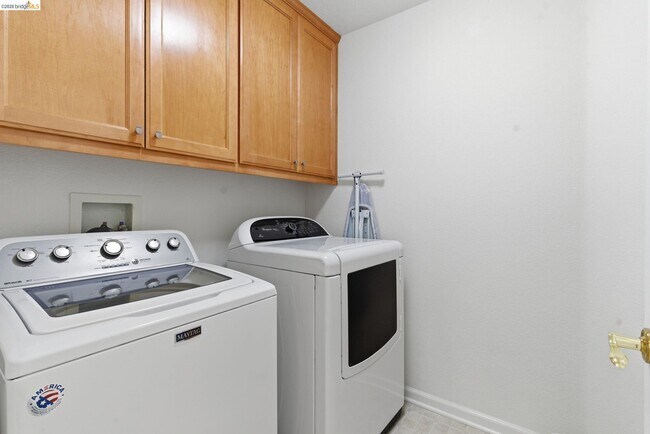 Building Photo - 257 Golf Links St