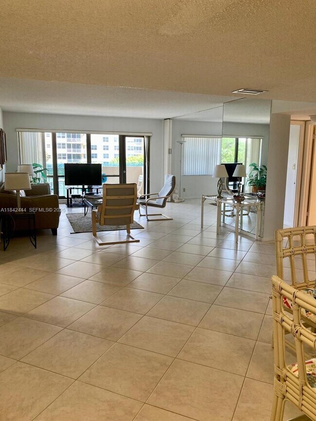 Building Photo - 5100 N Ocean Blvd