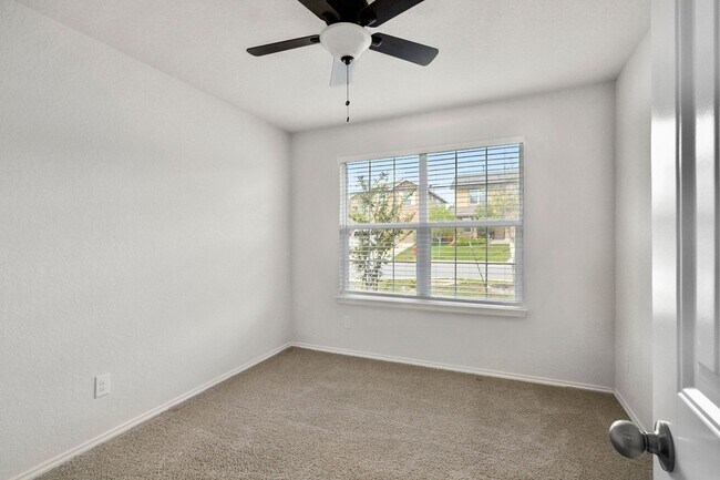 Building Photo - Beautiful 4-Bedroom Corner Lot Home with Open Floor Plan in Bulverde