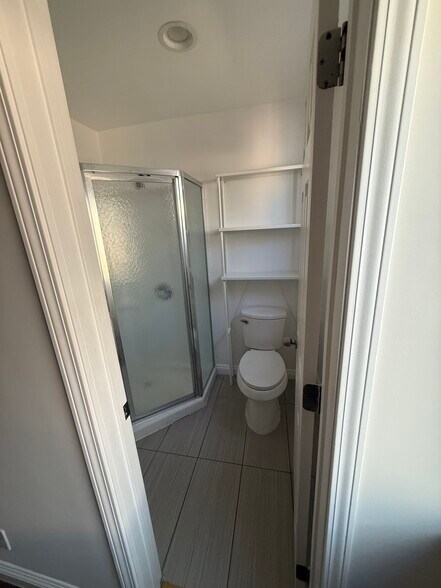 Building Photo - 410 N Glenwood Pl