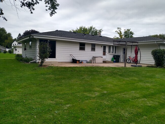Primary Photo - 1110 Revere Dr