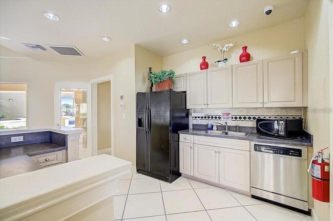 Building Photo - 4333 Bayside Village Dr