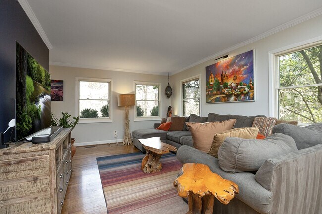 Building Photo - Beautifully renovated large home in CHCCS school district! Available mid-June!