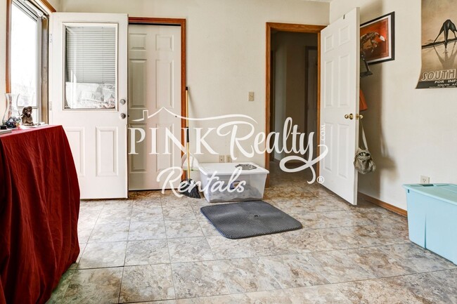 Building Photo - 2050 Copper Creek Dr