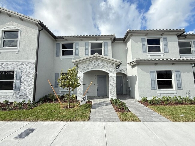 Building Photo - 234 SE 10th St