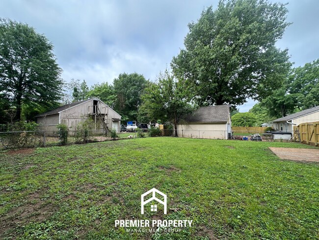 Building Photo - 6467 Llano Ave