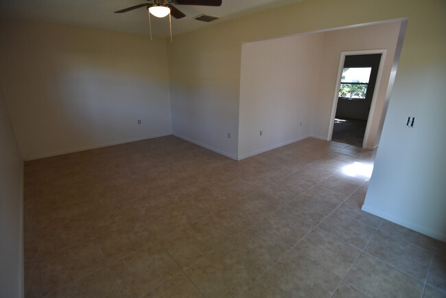 Building Photo - 3/2 Single Family Home in Bel Air Hills AV...