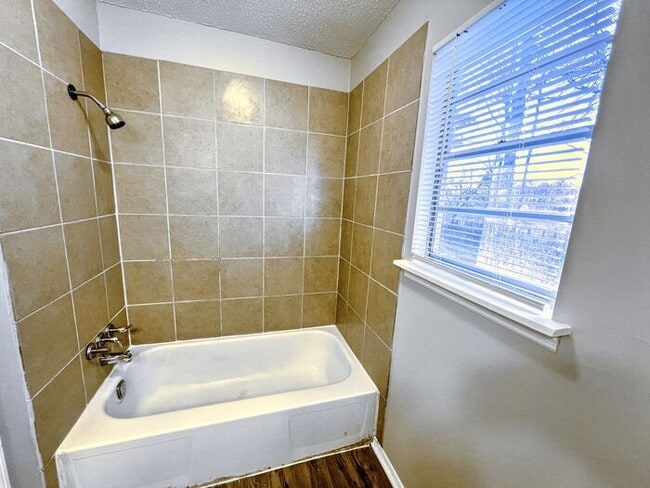 Building Photo - 8917 Tanya Dr