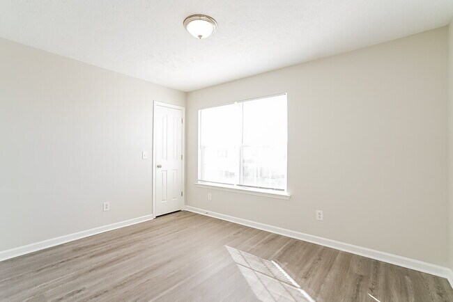 Building Photo - 324 Sarna Dr