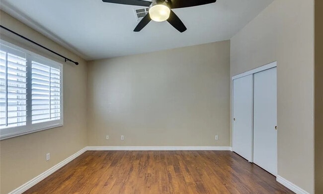 Building Photo - 8841 Spinning Wheel Ave