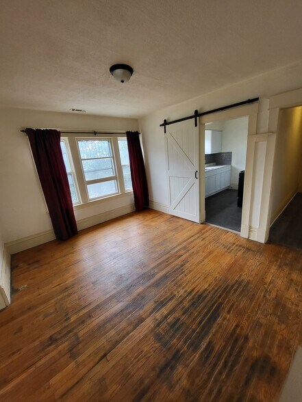 dining room - 429 W Cedar St