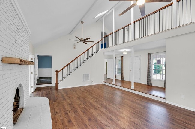 Building Photo - 203 Roper Mountain Rd Ext