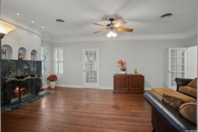 Building Photo - 144 Greenlawn Dr