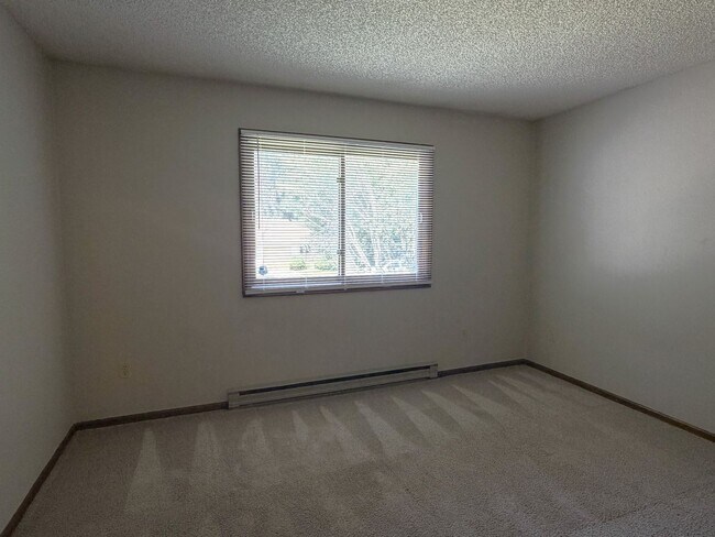 Building Photo - 2013 Custer Dr