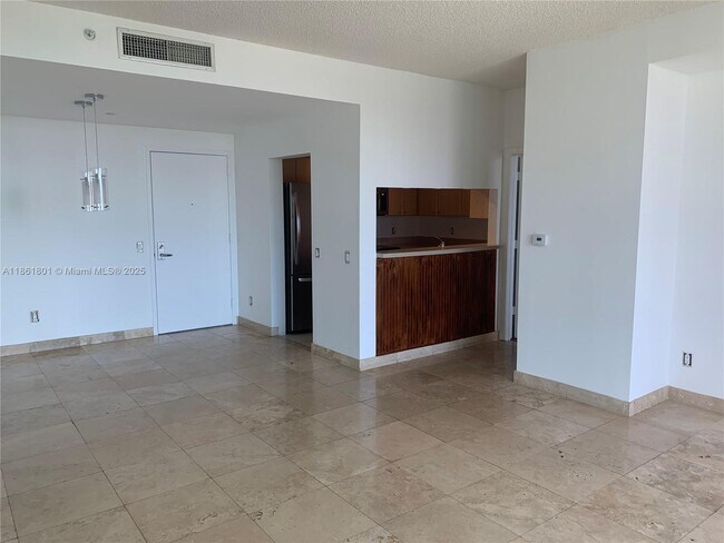 Building Photo - 2475 Brickell Ave