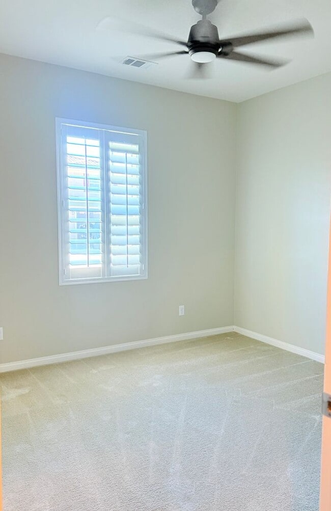 Building Photo - Single Story 4 Bedroom Solar home for rent