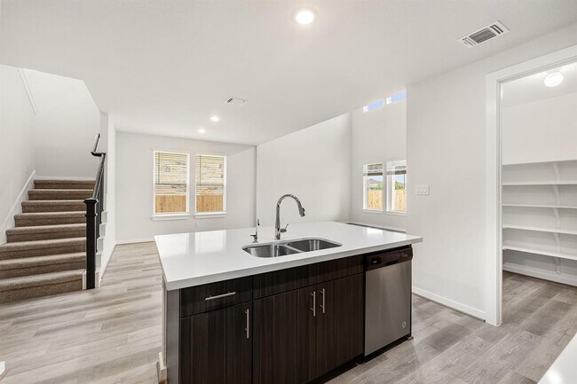 Building Photo - 112 Alicante Ln