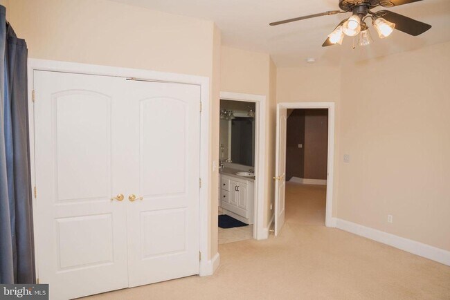 Building Photo - 6902 Tower of London Dr