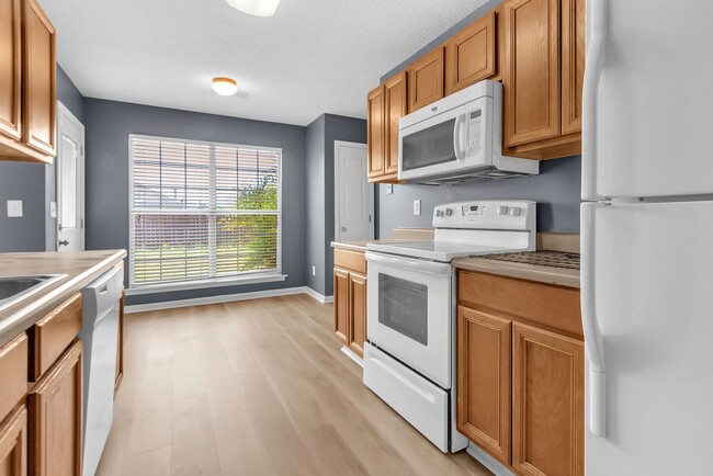 Building Photo - ** 3 Bed 2 Bath located in Cotton Lakes ** Call 334-366-9198 to schedule a self tour